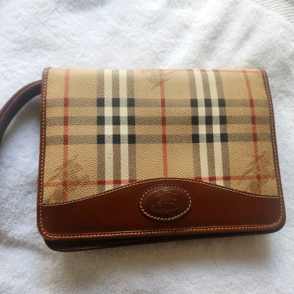 Burberry clutch